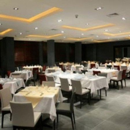 Ramada Hotel & Suites עמאן מסעדה תמונה